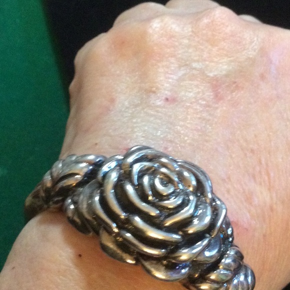 Big Vintage Sterling Silver Rose Bracelet - Picture 8 of 11